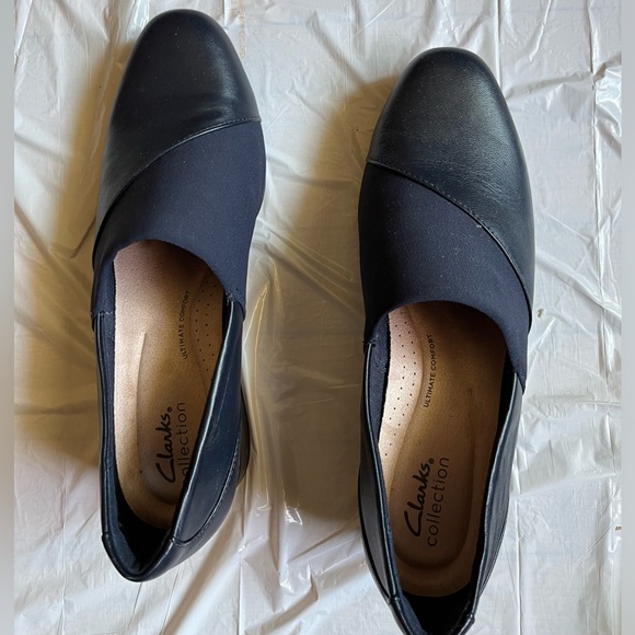 Clark’s Collection Ultimate Comfort, 8 Wide, Navy Leather, excellent condition. - Picture 3 of 3